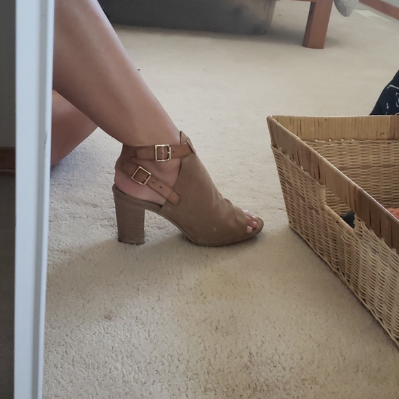 Leather heels - Picture 2 of 5